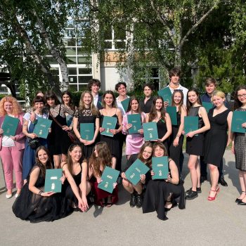 Odovzdávanie maturitných vysvedčení – Crickets, Dots, Sparks