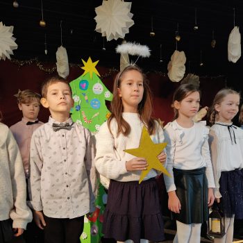 Vianočná akadémia – Lights, Anchors, Bees, Crew