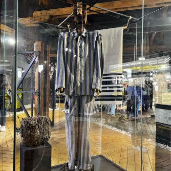 Múzeum holokaustu Sereď – Pets, Hikers