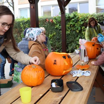 Halloween I – Crew, Anchors, Bees, Dazzlers