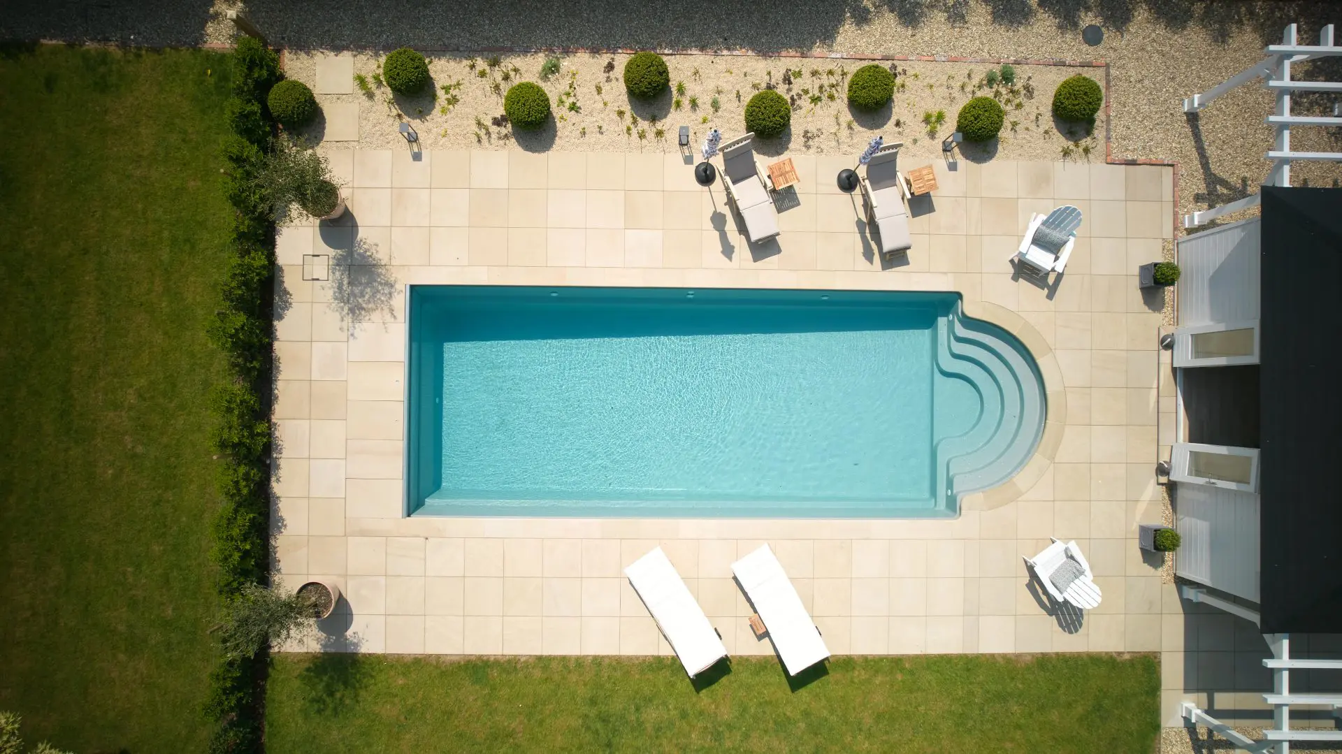 Basen wkopany w ziemię Compass Pools