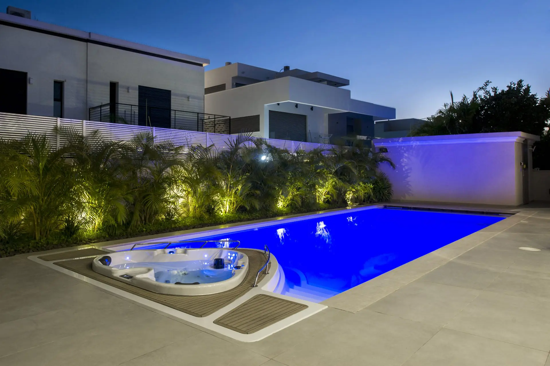 Yacht Pool Compass Pools