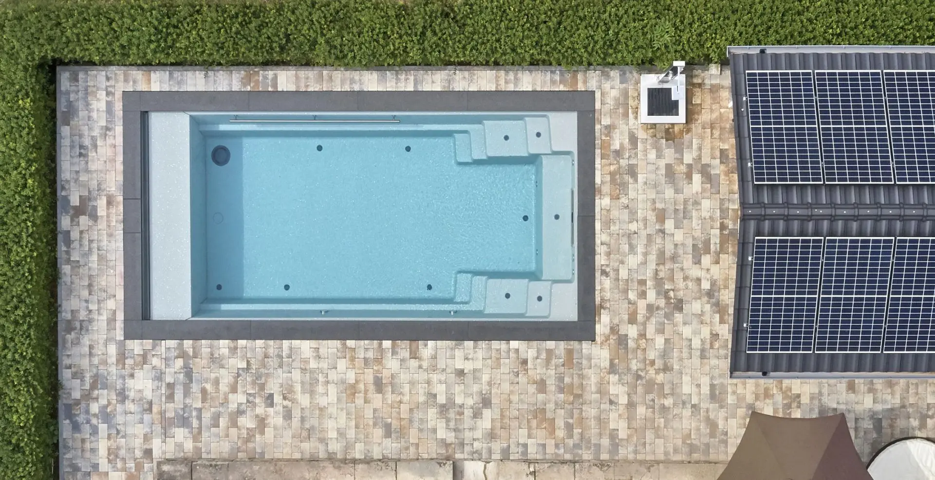 System samoczyszczącego basenu